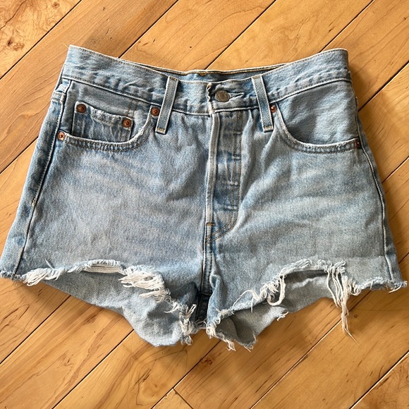 Levi high waisted shorts - Picture 1 of 3